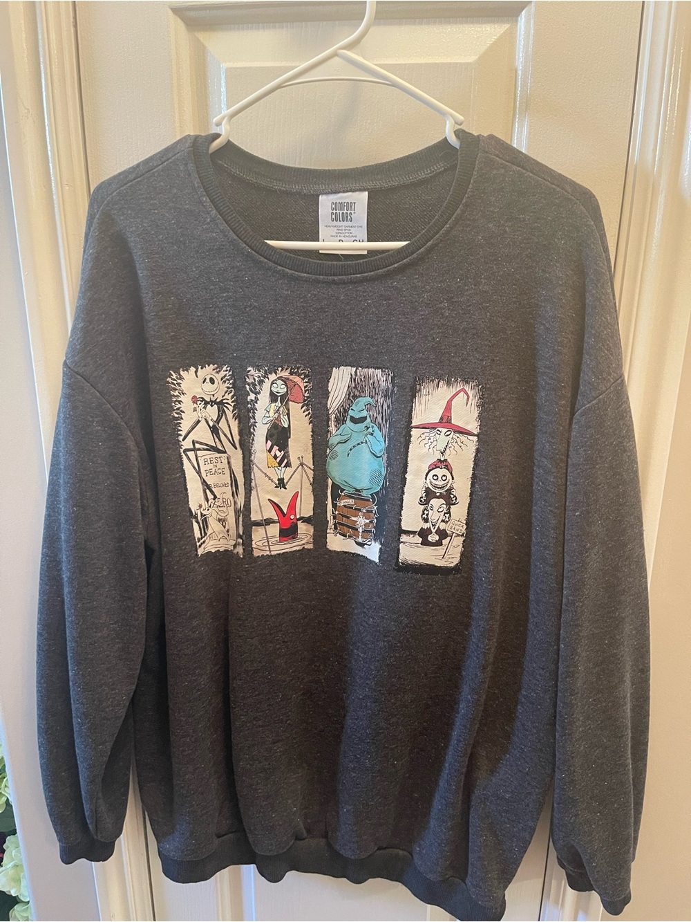 Comfort Colors unisex Gray Crewneck Sweatshirt Nightmare before Christmas - Picture 6 of 6